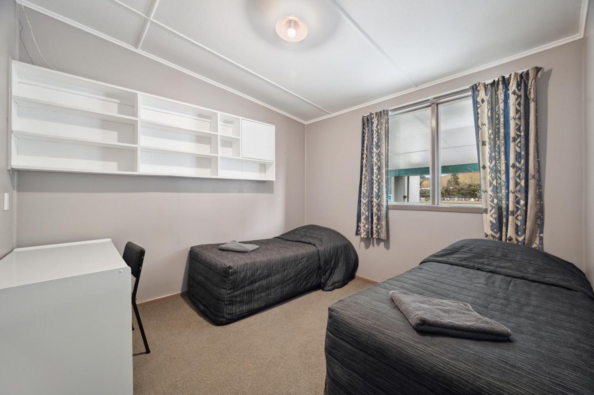 Mahoe Motel 3*